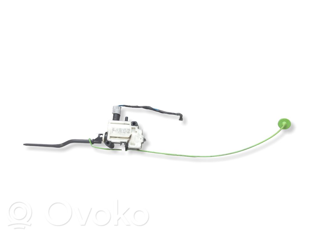 BMW 1 E81 E87 Fuel tank cap lock motor 