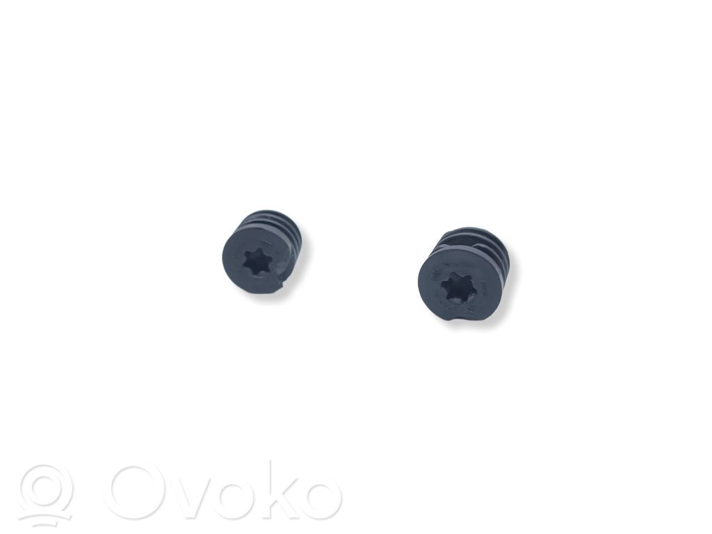 BMW 6 E63 E64 Radiator mount bracket 