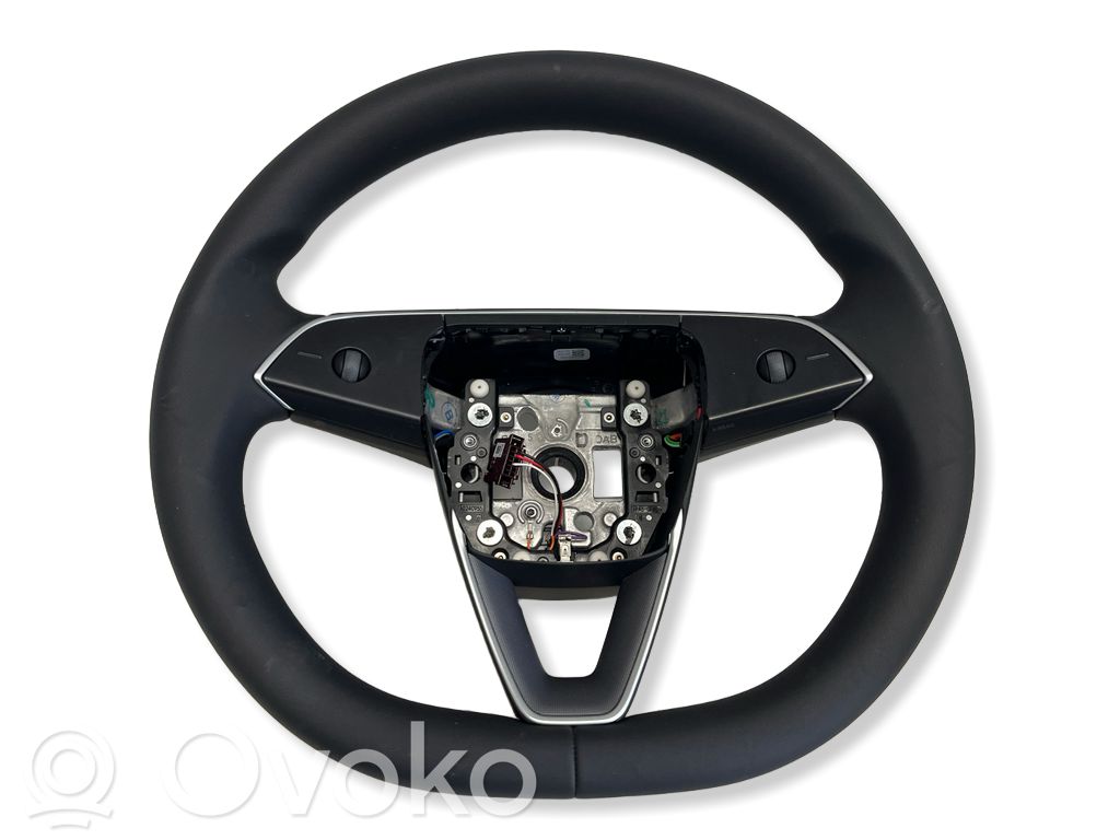Tesla Model 3 Highland Vairas 