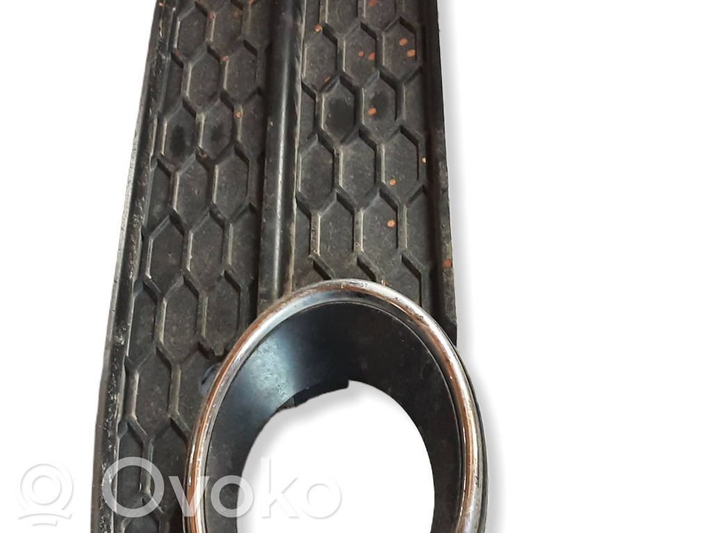 Etusumuvalon ritilä   8T0807681