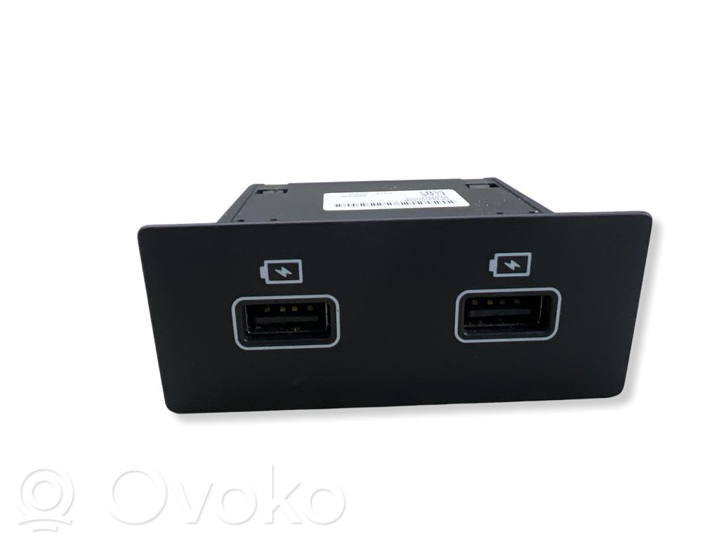 Renault Kadjar USB socket connector 