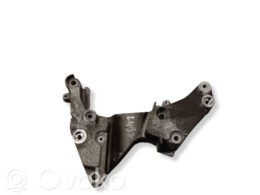 Volkswagen PASSAT B8 Engine mounting bracket 