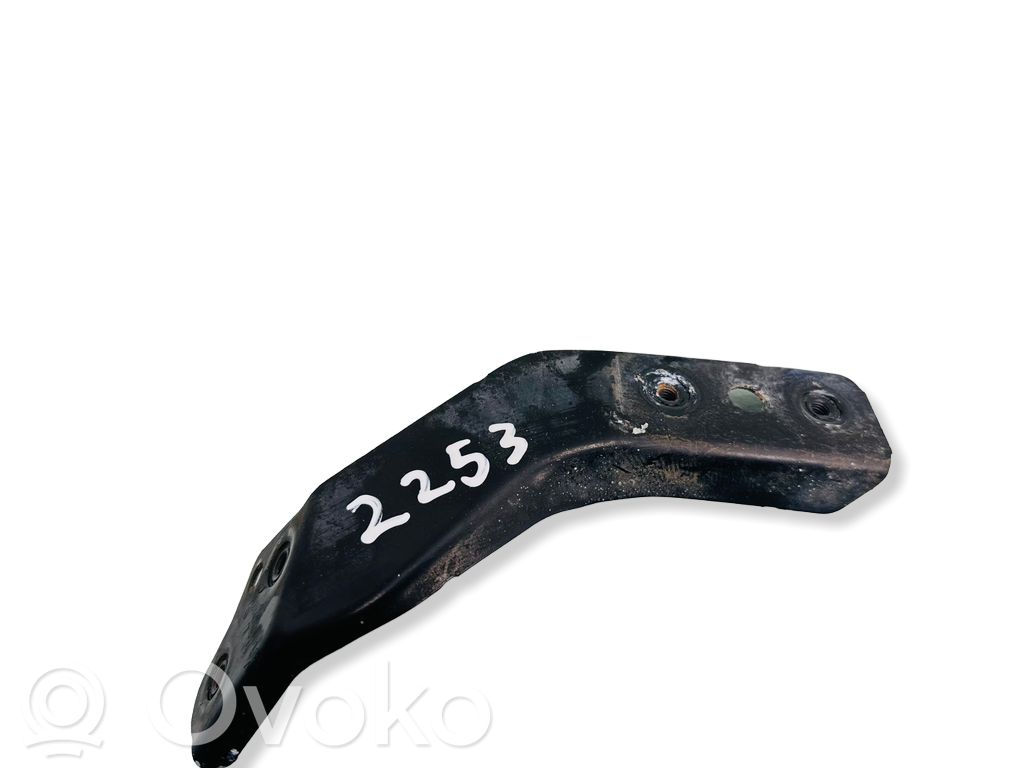 Uchwyt / Mocowanie zderzaka przedniego   A2046200185,075A