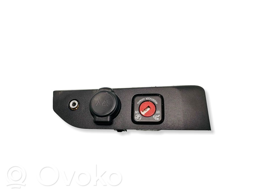 Peugeot Expert 12 V Socket (front) 