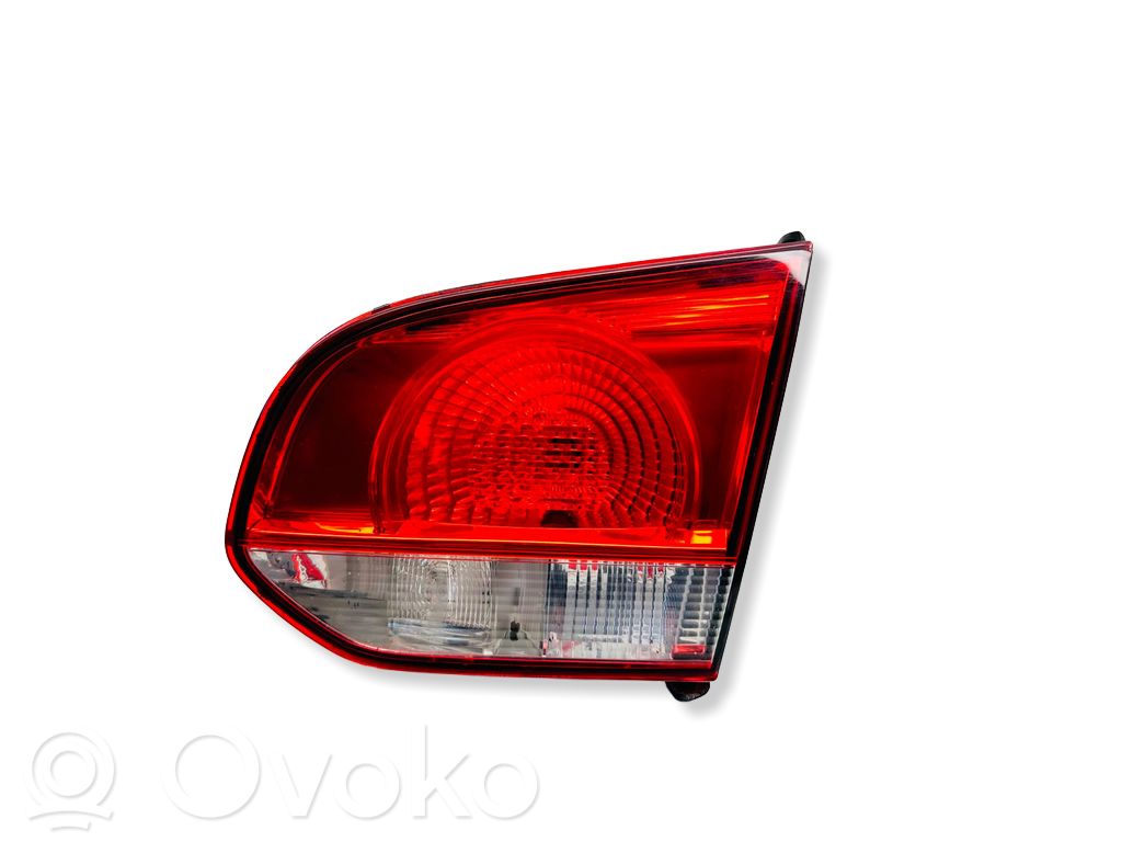 Lampy tylnej klapy bagażnika   5K0945094G