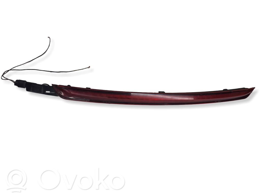 Kolmas/lisäjarruvalo   63258368764