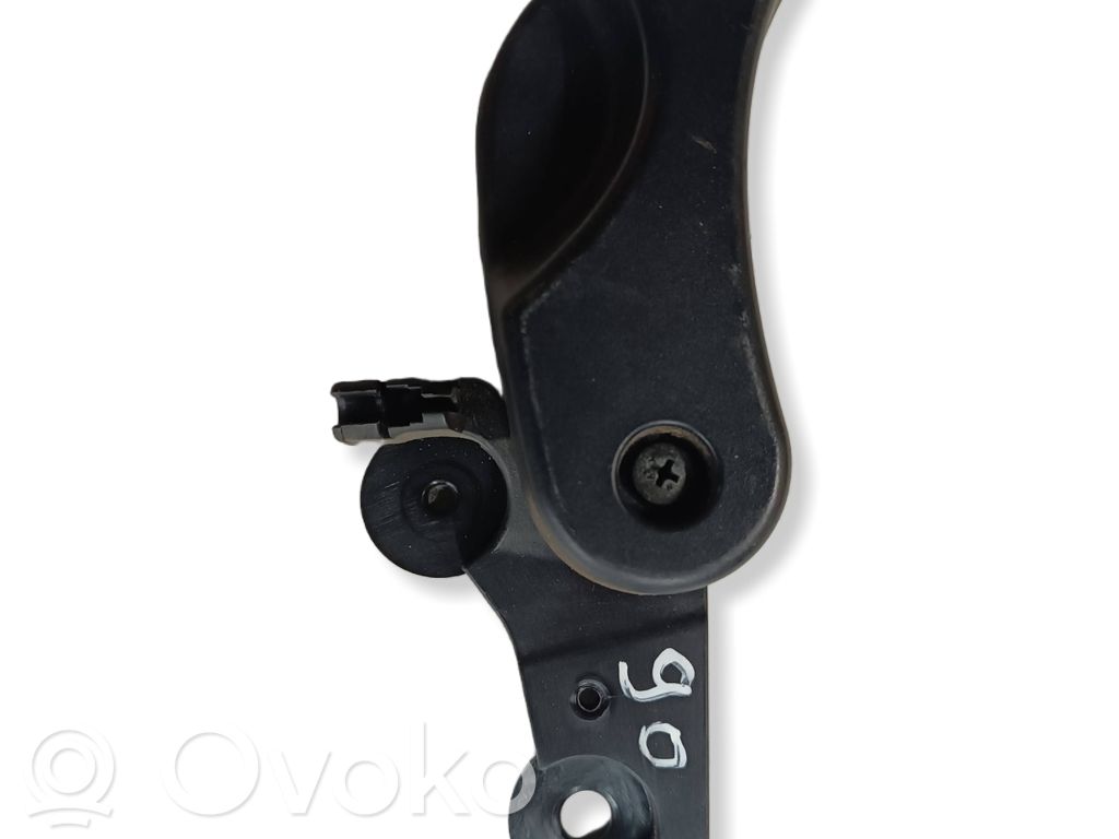 Engine bonnet (hood) release handle   7071707