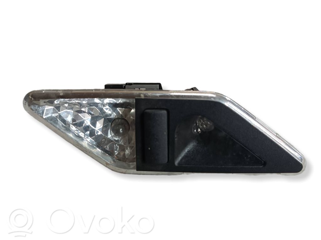 Rear seat light   8375585