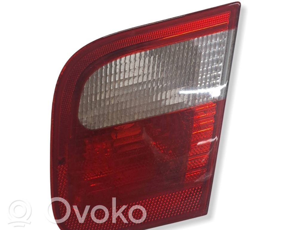 BMW 3 E46 Aizmugurējais lukturis pārsegā 