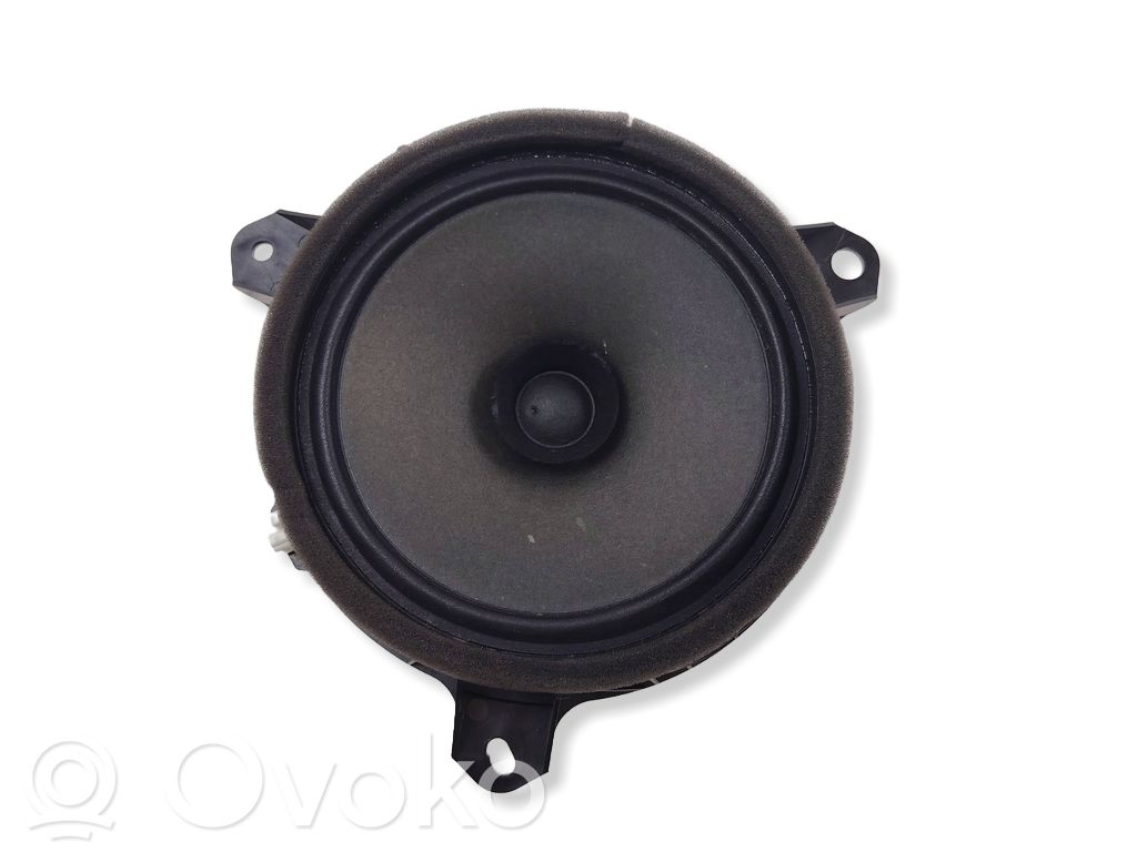 Toyota Corolla E210 E21 Garsiakalbis (-iai) priekinėse duryse 