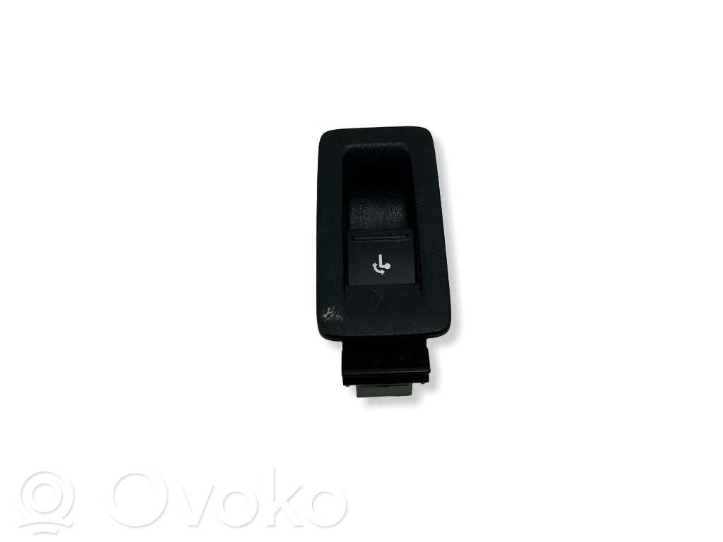 Volkswagen PASSAT B7 Przycisk chowanego haka holowniczego 