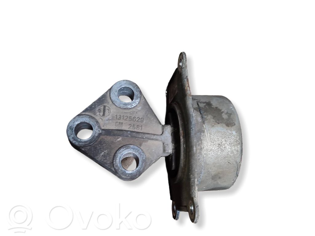 Opel Astra H Engine mount bracket 
