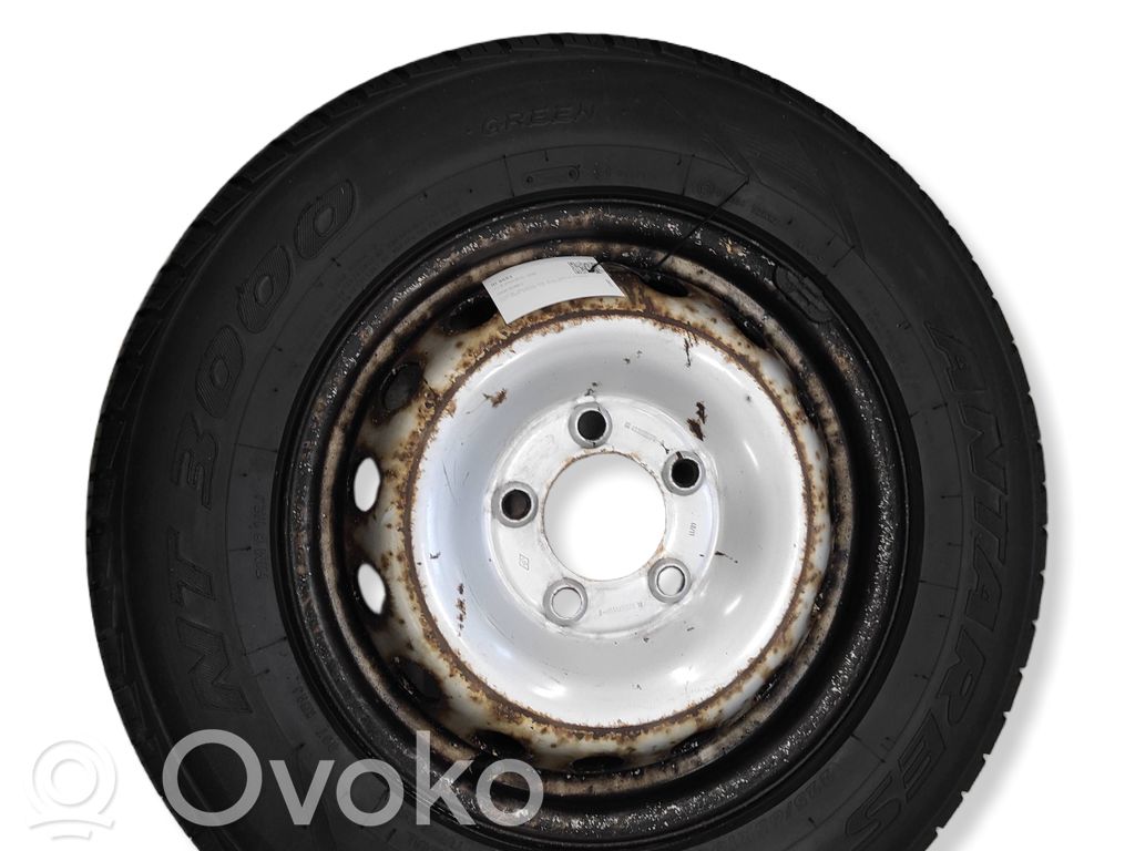 Nissan NV400 R16-vararengas 