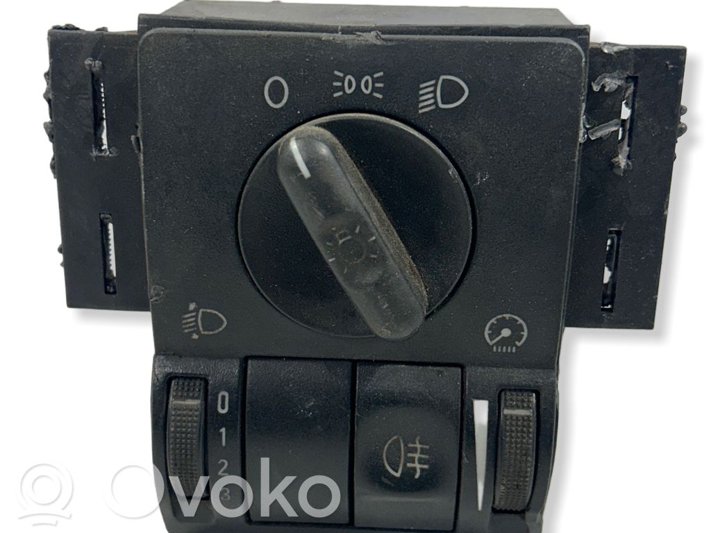 Light switch   460029937