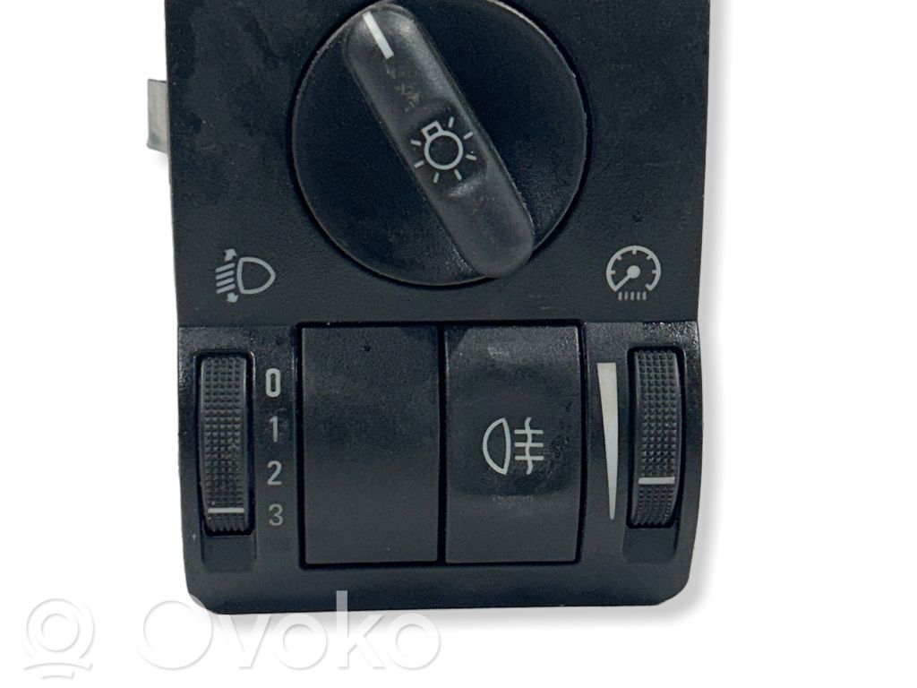 Light switch   9116612,0524119