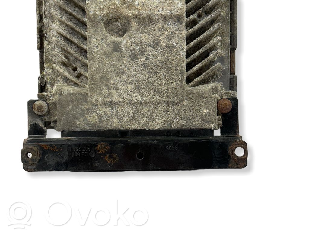 Volkswagen PASSAT B6 Engine control unit/module 