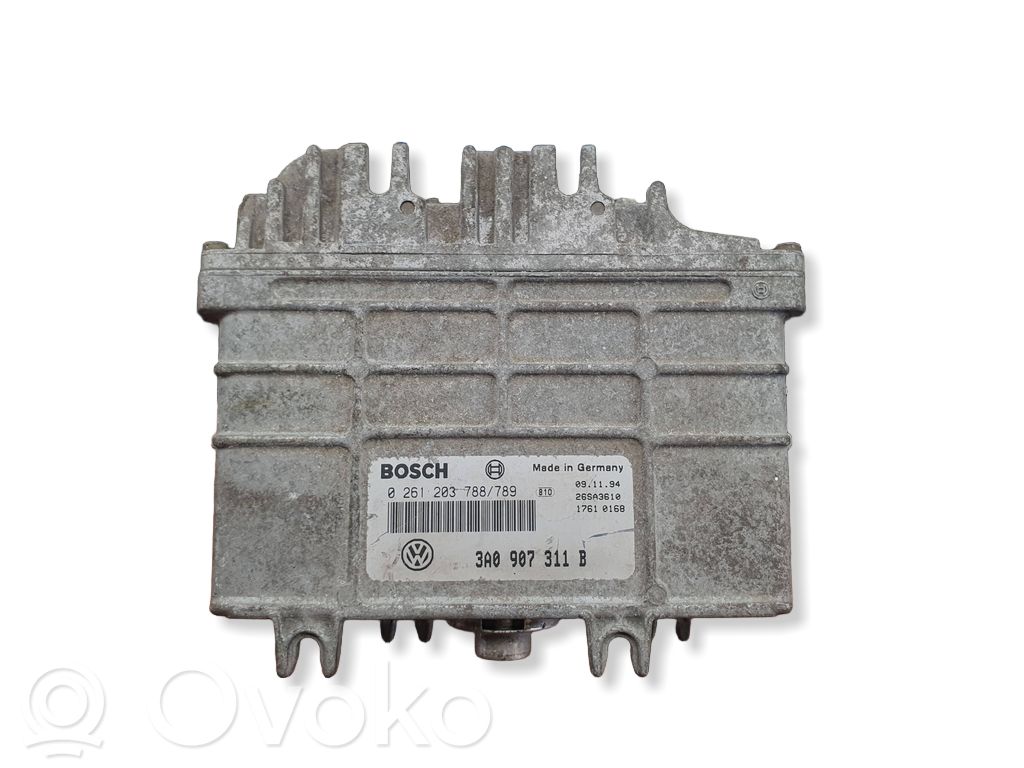 Volkswagen PASSAT B4 Engine control unit/module 