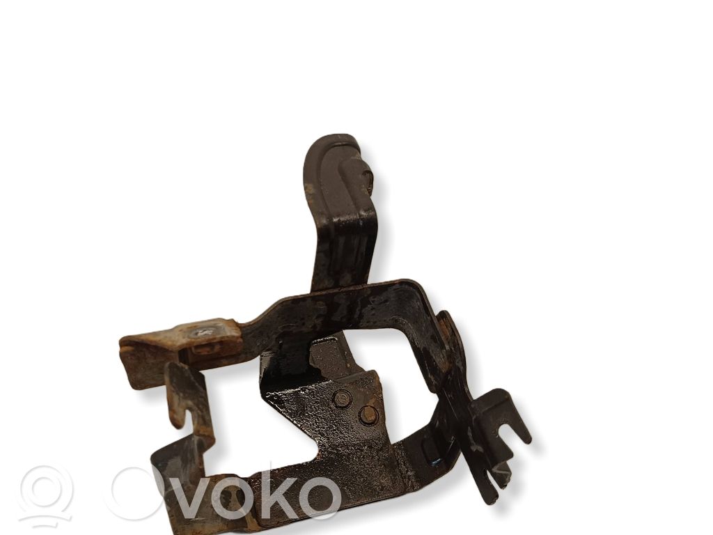 Volvo V60 Power steering pump mounting bracket 