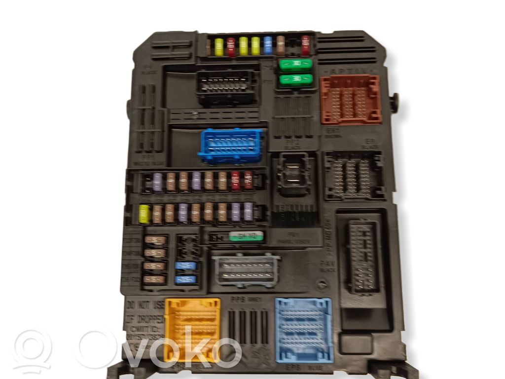 Opel Mokka B Fuse module 