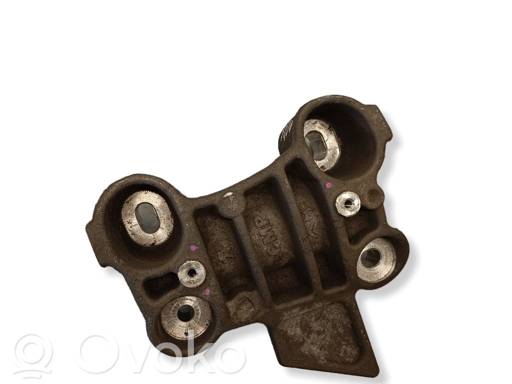 Opel Mokka B Engine mounting bracket 