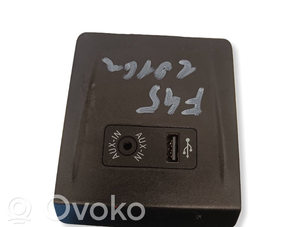 BMW 2 F45 Gniazdo / Złącze AUX 