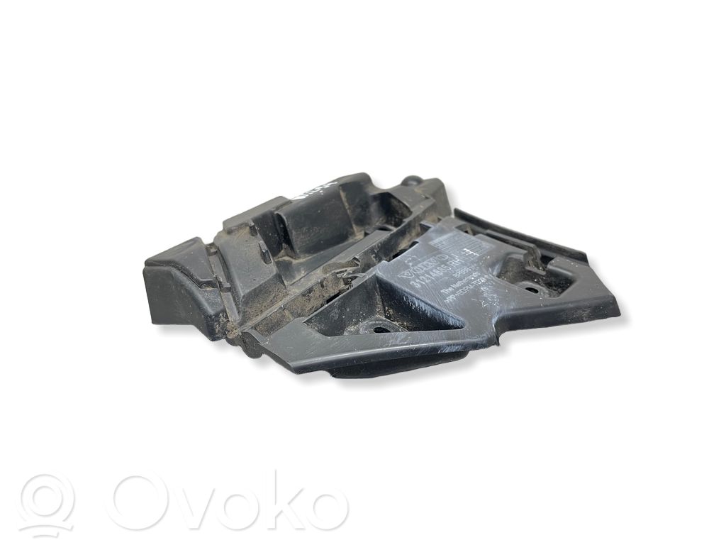 Volvo C30 Uchwyt / Mocowanie błotnika przedniego 