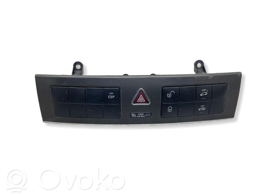 Mercedes-Benz C W203 Botón interruptor de luz de peligro 