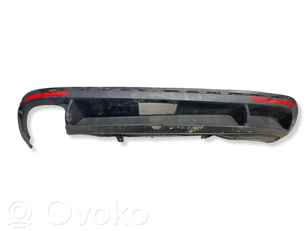 Volkswagen PASSAT CC Moldura inferior del parachoques trasero 