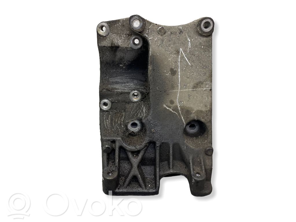 Ford Focus Engine mounting bracket 