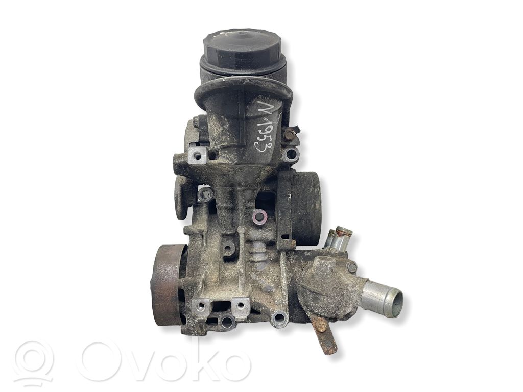 Honda CR-V Oil filter mounting bracket 