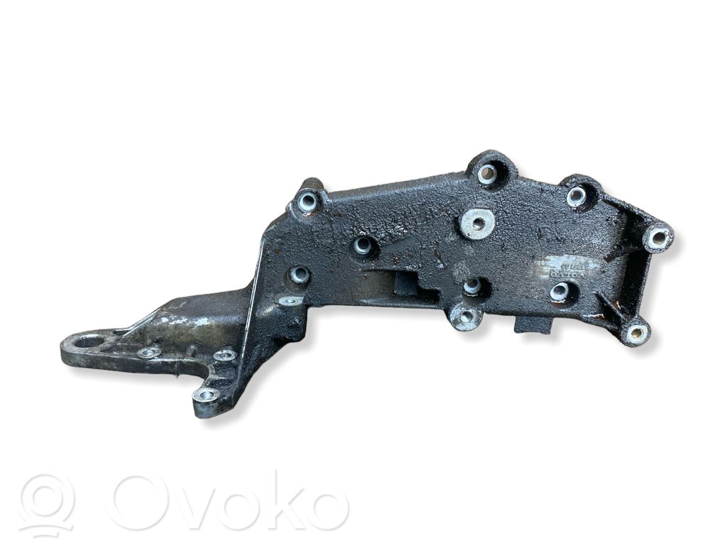 Volvo XC70 Engine mounting bracket 