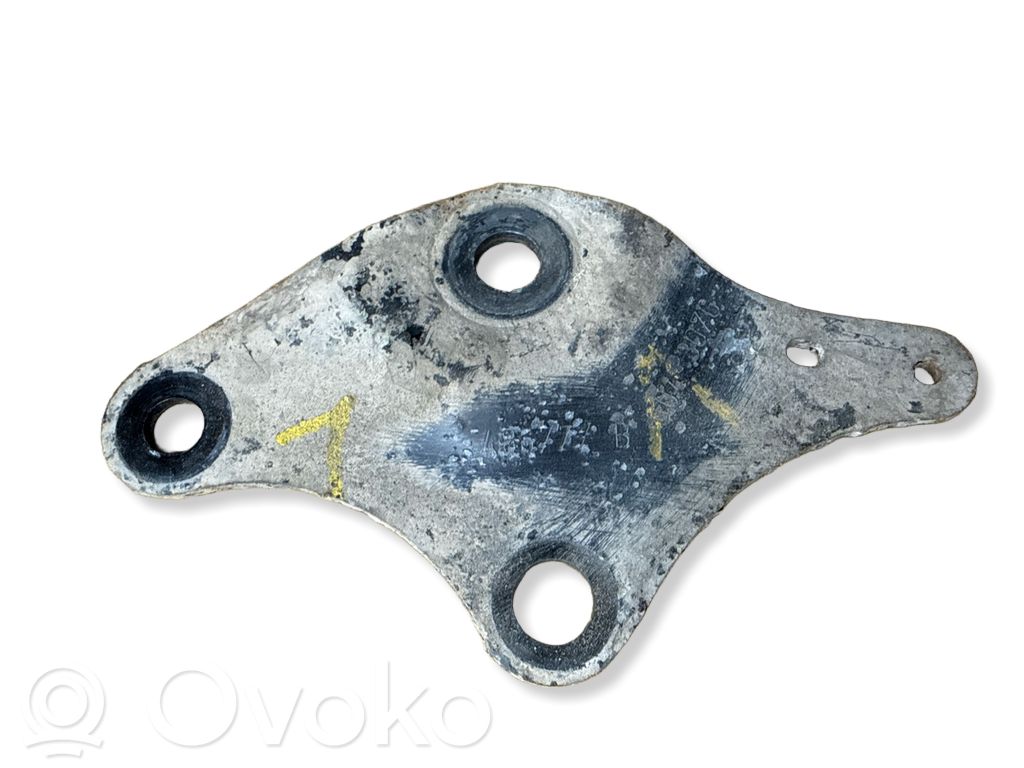 Peugeot 407 Engine mounting bracket 