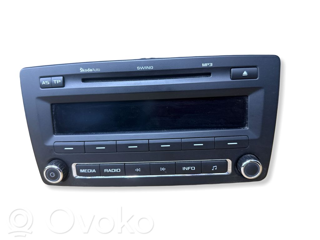 Skoda Octavia Mk2 (1Z) Panel / Radioodtwarzacz CD/DVD/GPS 