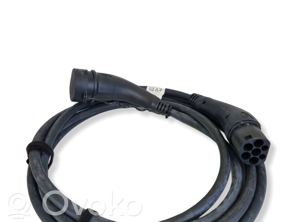 Kabel do ładowania samochodu elektrycznego   IEC621962,933981,9J1971675,24102018