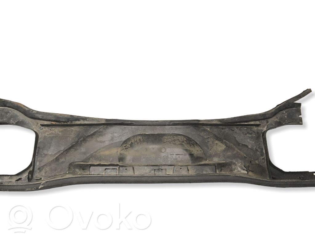 BMW 3 E90 E91 Kita variklio skyriaus detalė 