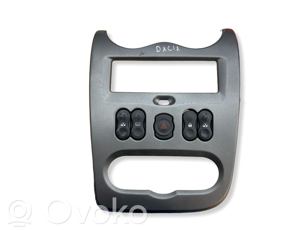 Dacia Duster Radio/GPS head unit trim 