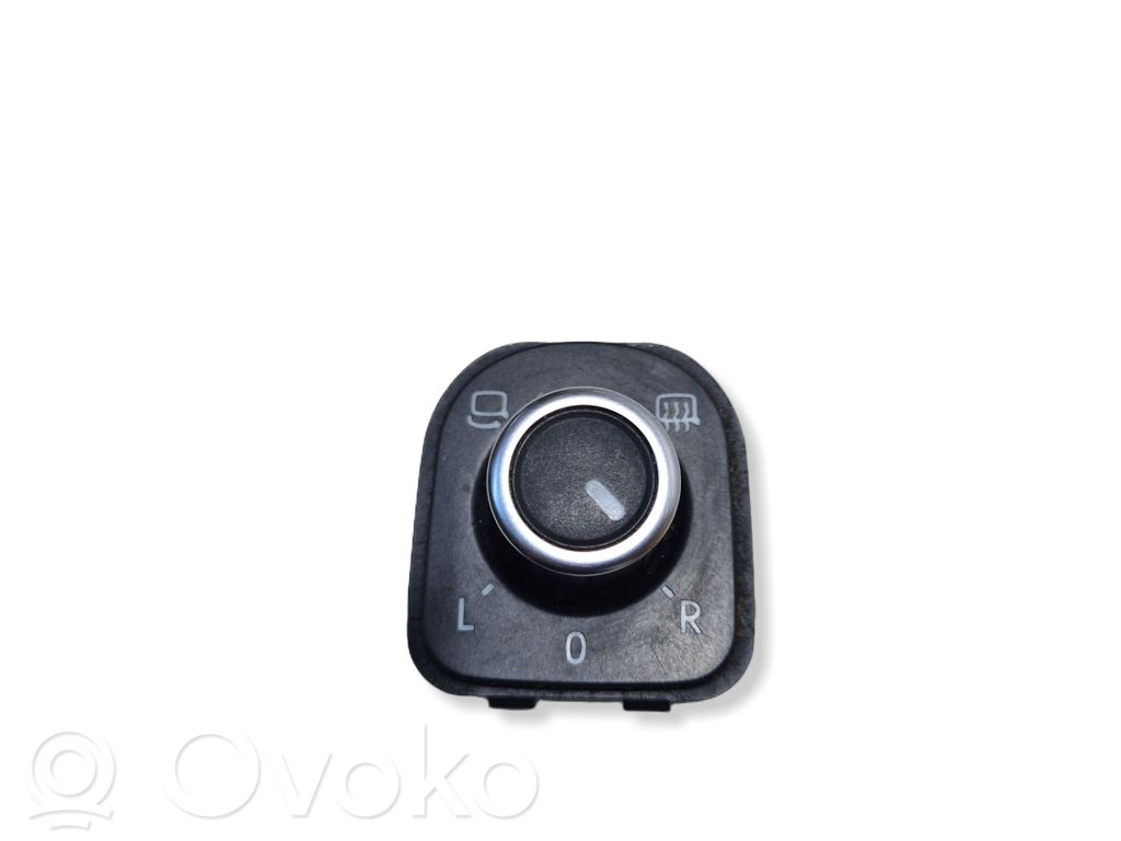 Volkswagen PASSAT B7 Wing mirror switch 