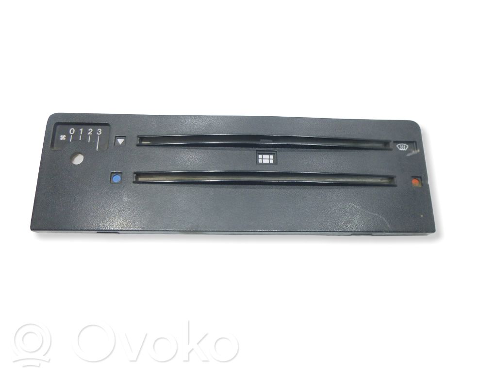 Console centrale, commande chauffage/clim   811819075F