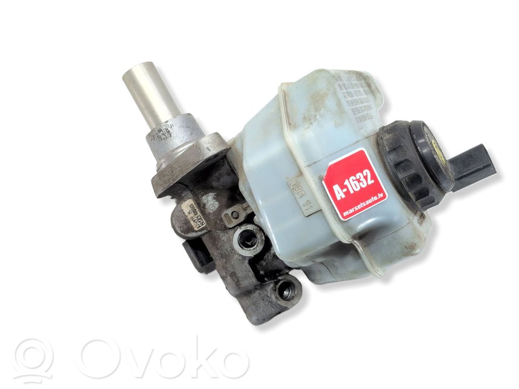 Volkswagen PASSAT B7 Główny cylinder hamulca 