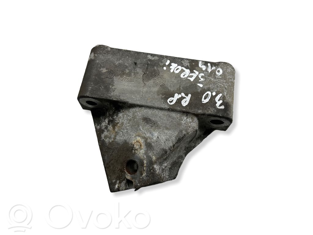 Jeep Grand Cherokee Engine mounting bracket 