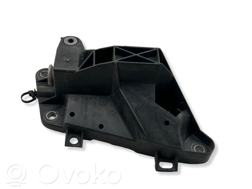 Chrysler Pacifica Radiator mount bracket 
