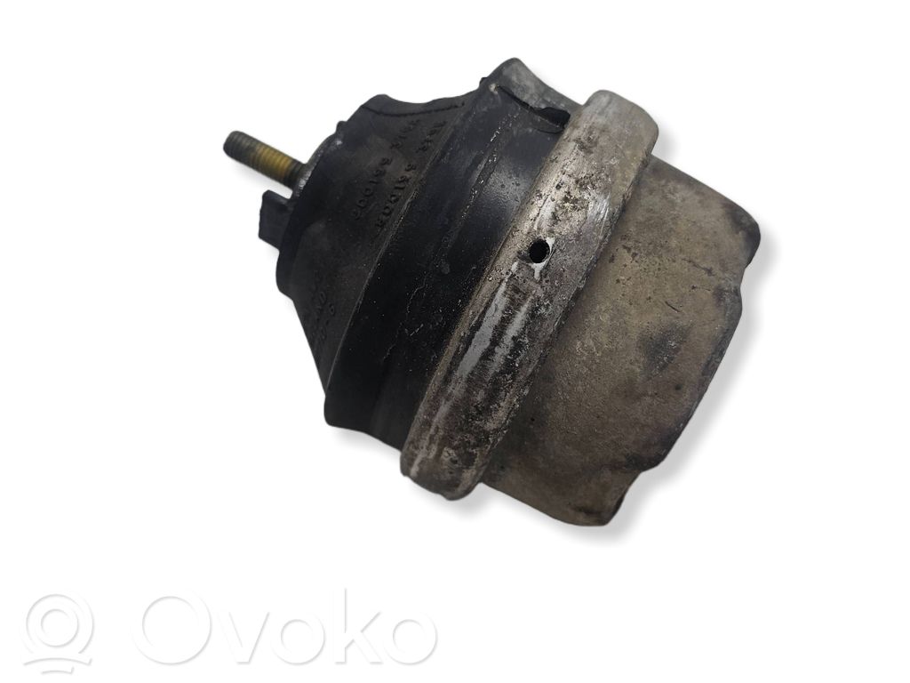 Audi A4 S4 B5 8D Engine mount bracket 