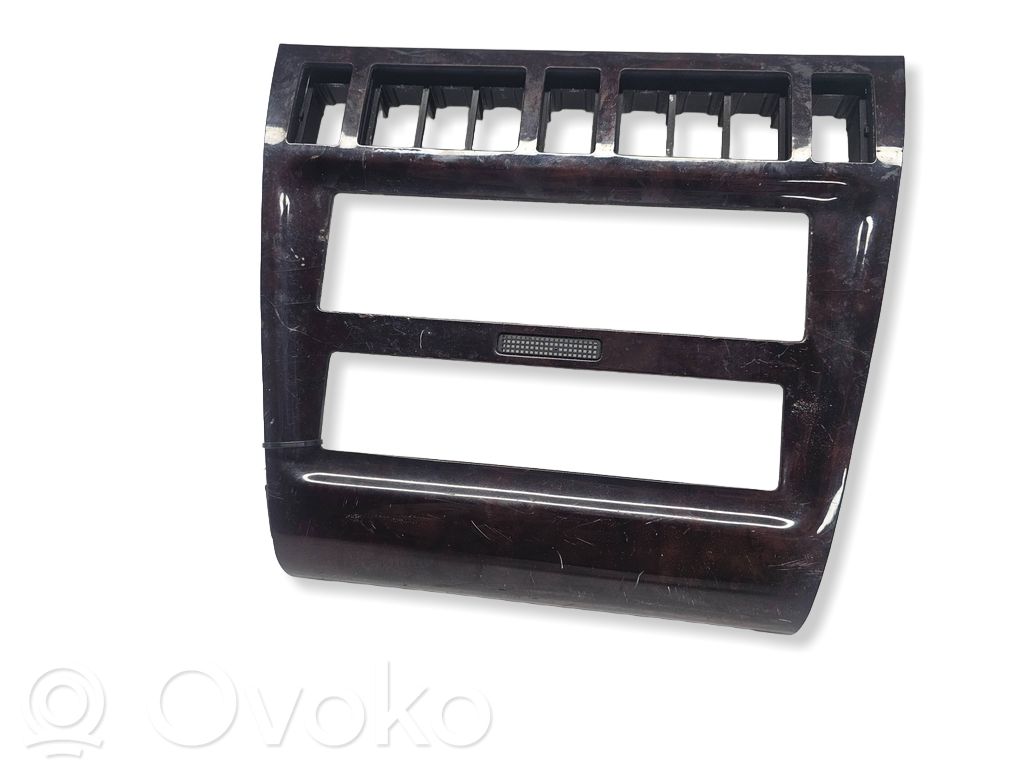 Audi A8 S8 D2 4D Radio/GPS head unit trim 