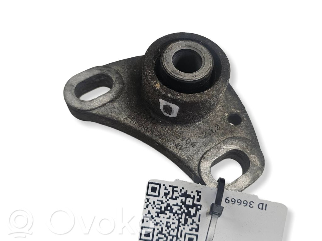 Volvo S60 Engine mount bracket 