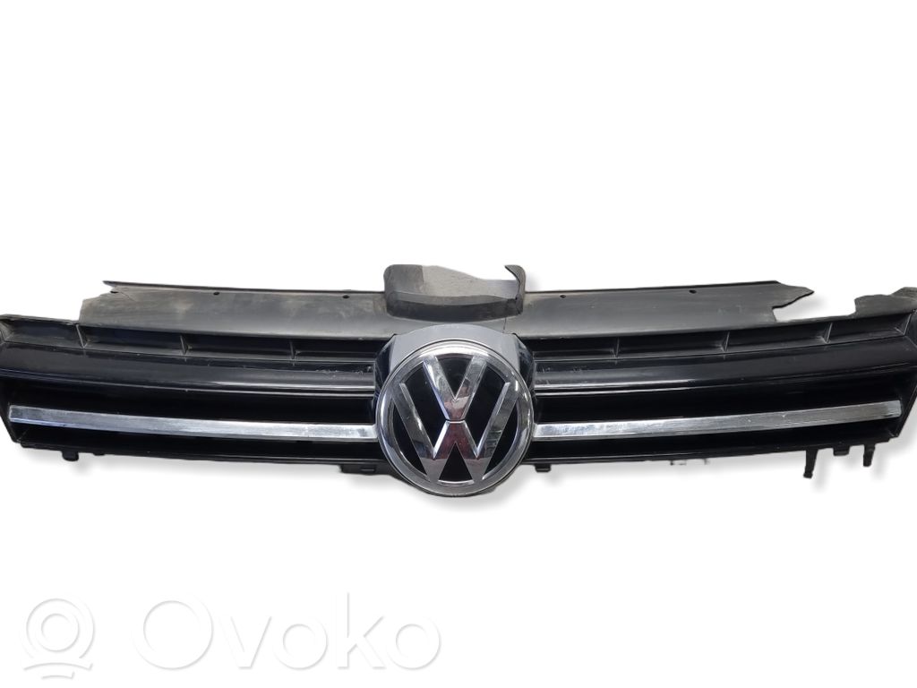 Volkswagen Golf VII Etupuskurin ylempi jäähdytinsäleikkö 
