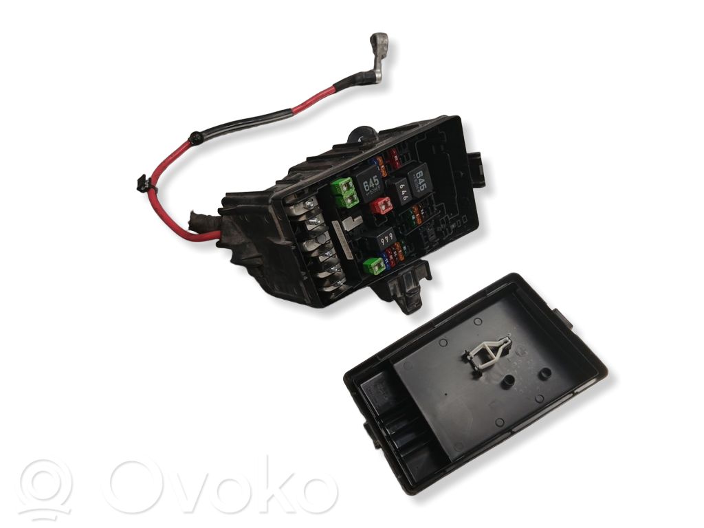 Volkswagen Golf VII Fuse module 
