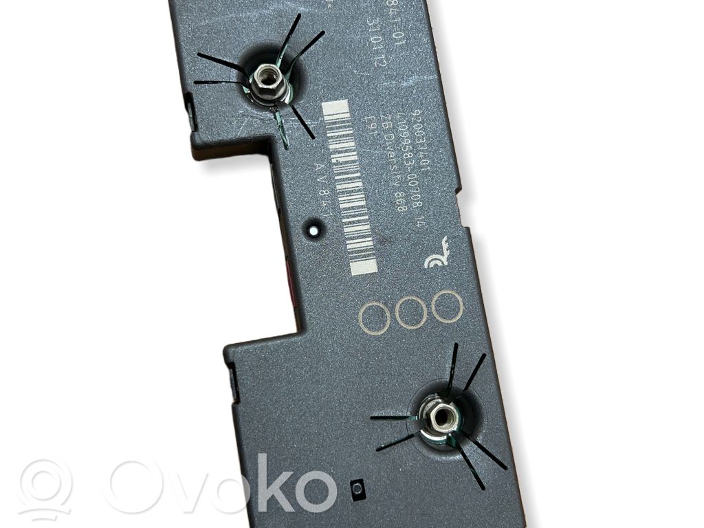 BMW 3 E90 E91 Aerial antenna amplifier 