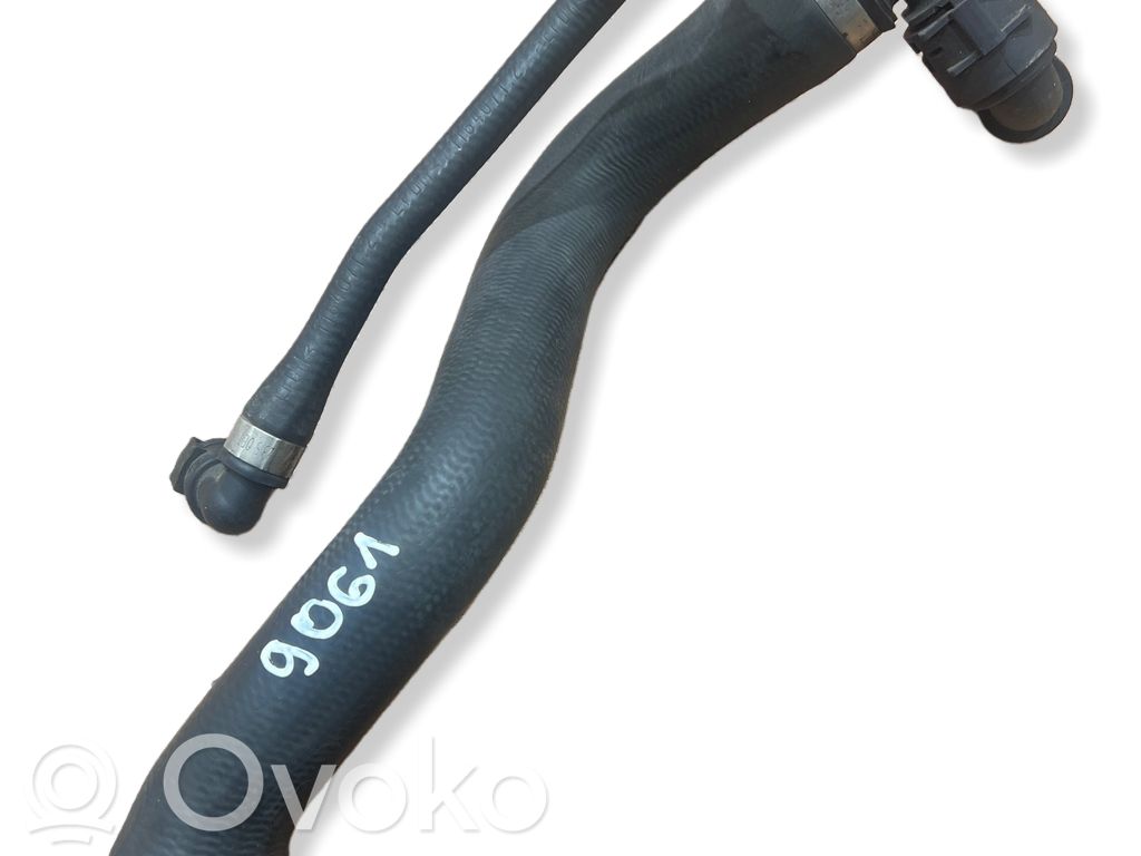 BMW 5 F10 F11 Conductă/furtun lichid de răcire motor 