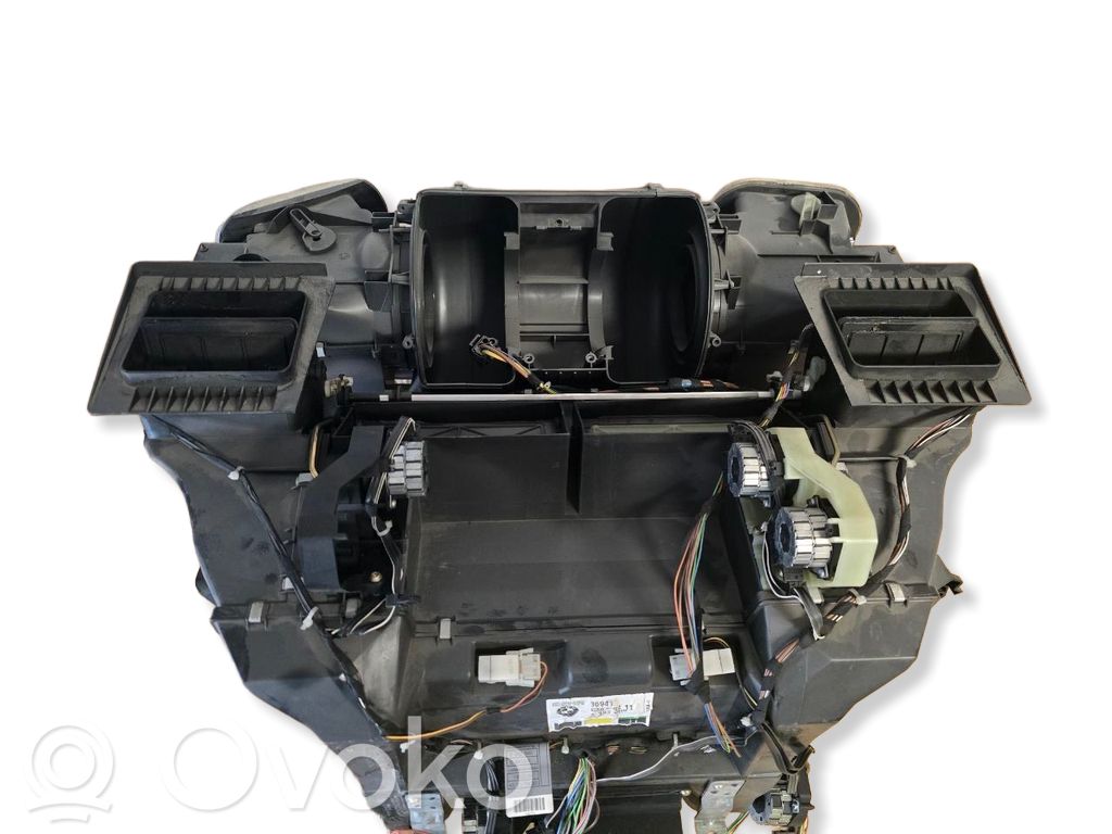 BMW 7 E38 Salono oro mazgo komplektas 