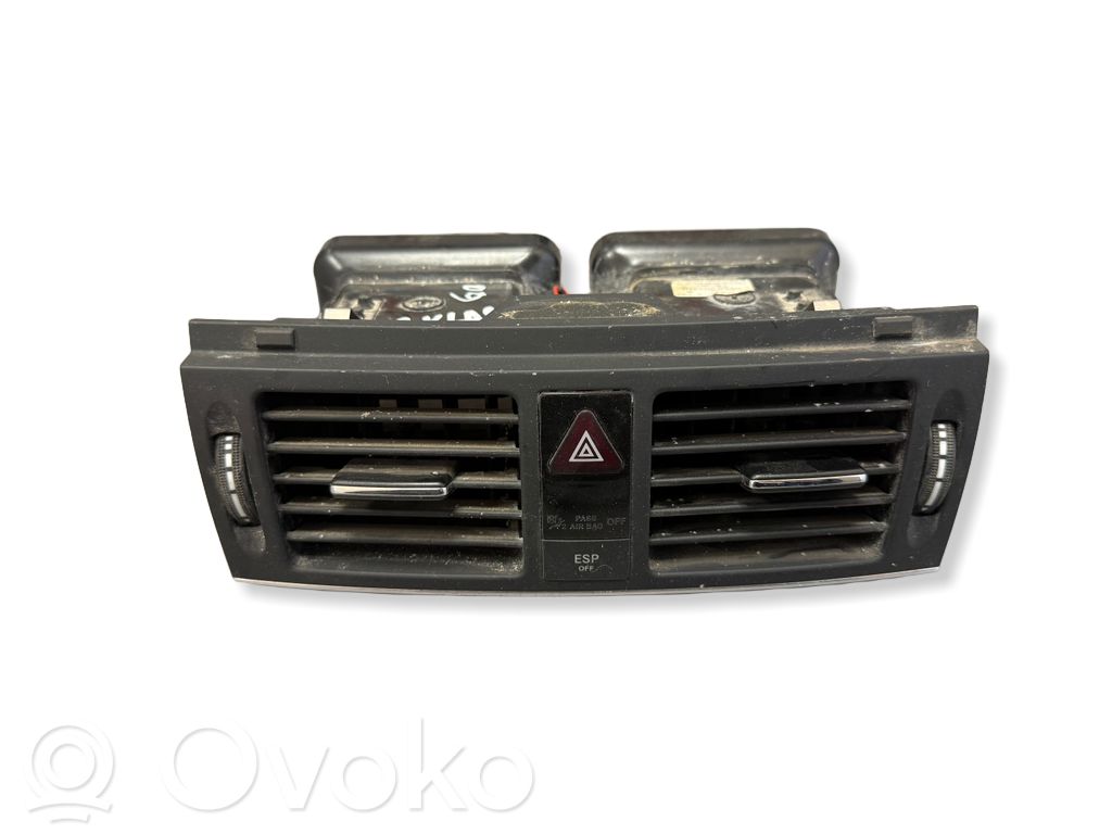 Mercedes-Benz C W204 Grilă ventilație centrală 